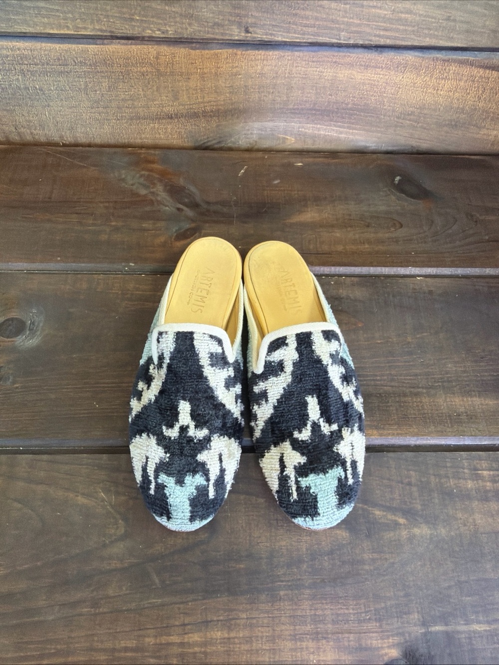 Artemis Design Co. Kilim Carpet Mules Flats Women Size 9 / 40 Made in Turkey